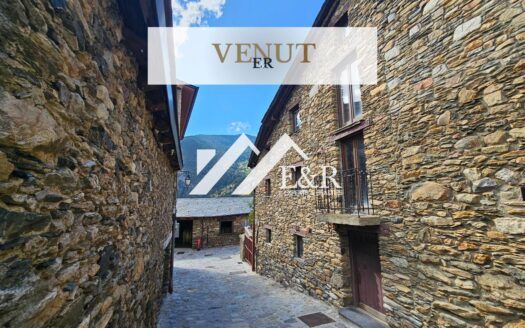 Rustic property in the village of Prats
